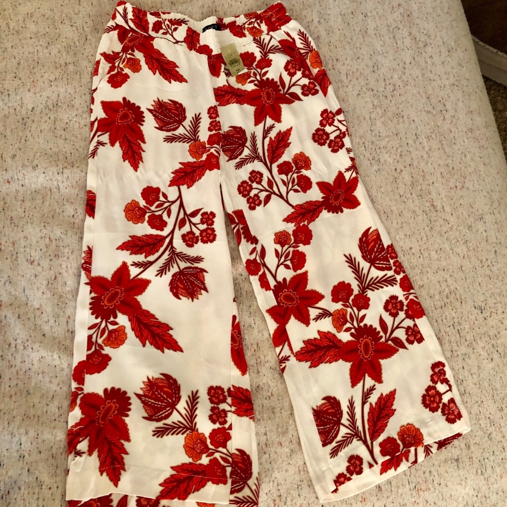 Floral Cropped Pants